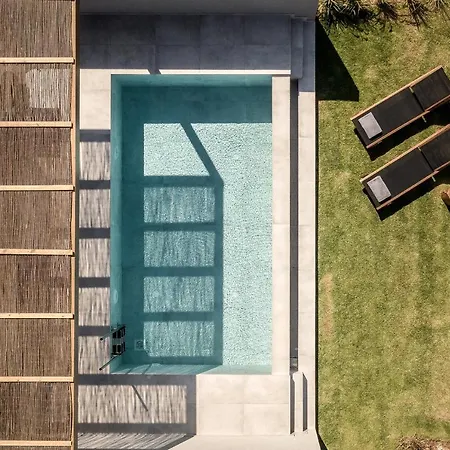 Aku With Private Pools